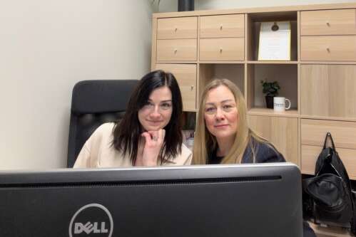 Personalipartner Helen varjutamas peokorraldajast tütar Dagnet.